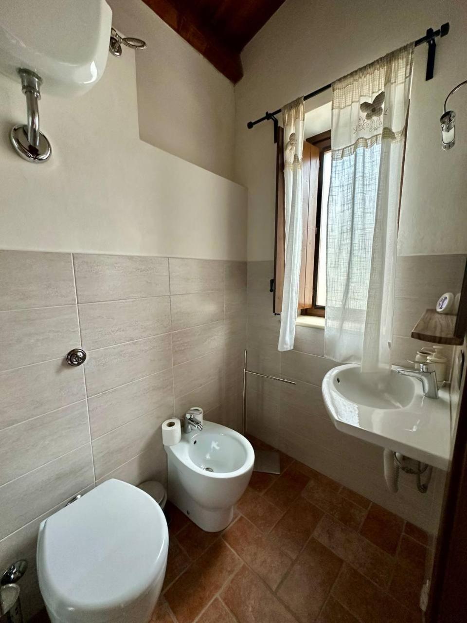 Roba Albanisi Hotel Aragona Bagian luar foto