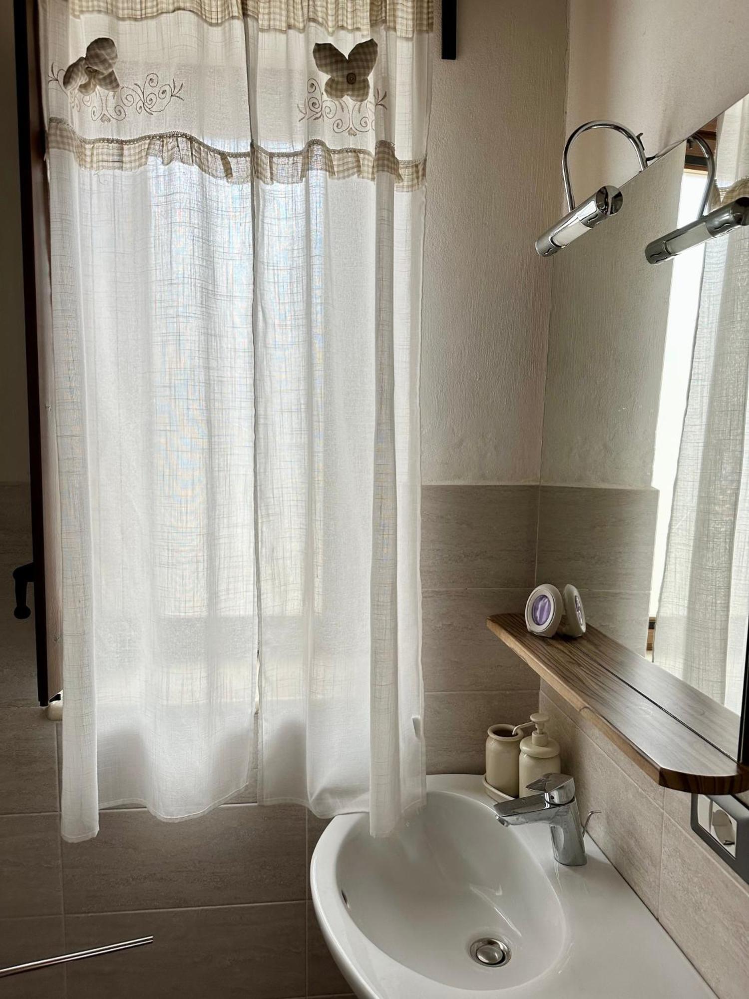 Roba Albanisi Hotel Aragona Bagian luar foto