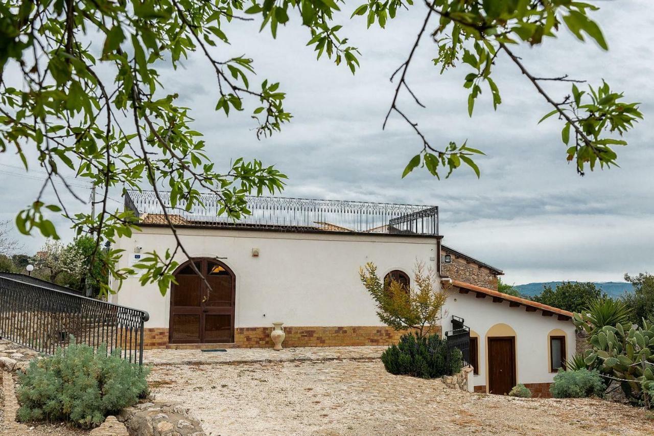 Roba Albanisi Hotel Aragona Bagian luar foto