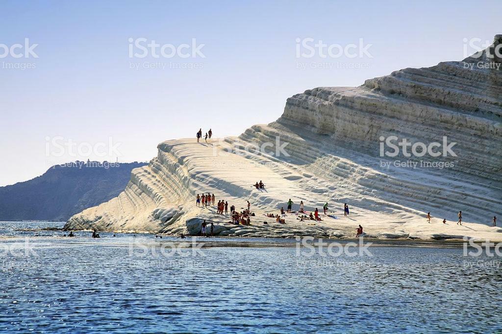 Roba Albanisi Hotel Aragona Bagian luar foto